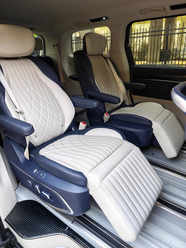Maxus G90 2022 2.0T Star River 6-Passenger Edition – фото 14