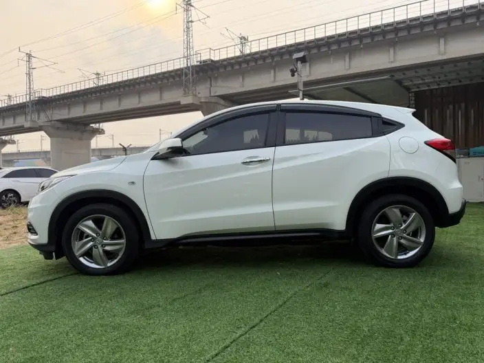 Honda Vezel 2022 Model 1.5L CVT Elite Smart Edition – фото 4