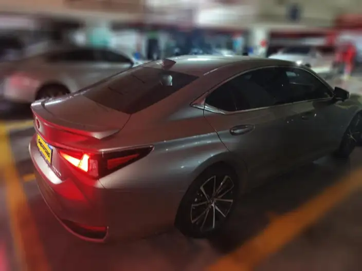 Lexus ES 2021 Model 300h Premium – фото 2