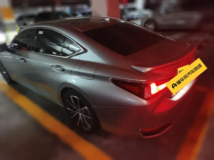 Lexus ES 2021 Model 300h Premium – фото 4
