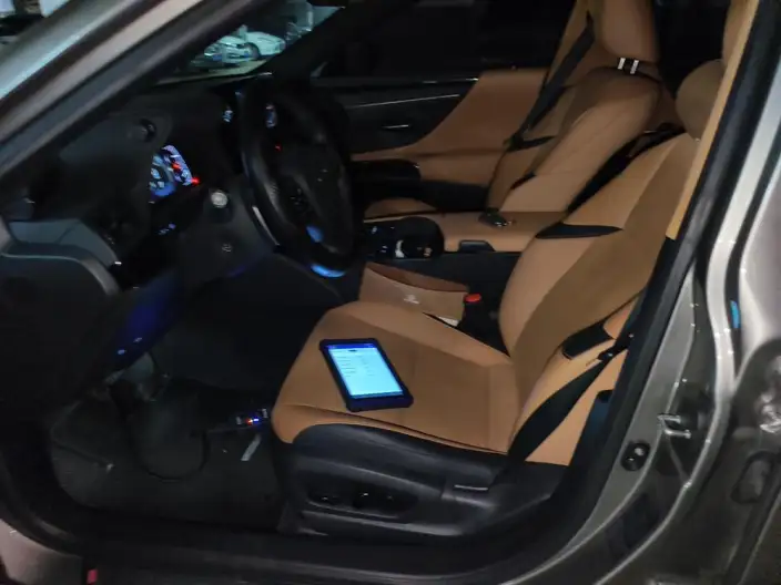 Lexus ES 2021 Model 300h Premium – фото 10