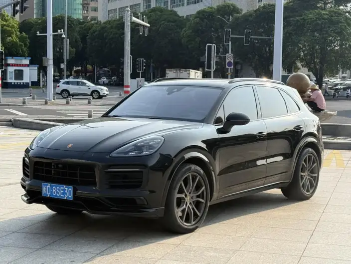 Cayenne 2023 Model Cayenne S 2.9T Platinum edition – фото 1