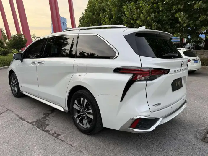 Granvia 2024 Model Intelligent Hybrid 2.5L 4WD Noble PLUS Edition – фото 4