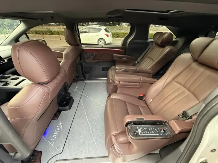 Granvia 2024 Model Intelligent Hybrid 2.5L 4WD Noble PLUS Edition – фото 8