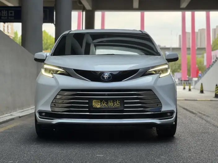 Toyota Sienna 2023 Model Hybrid 2.5L Platinum edition – фото 2