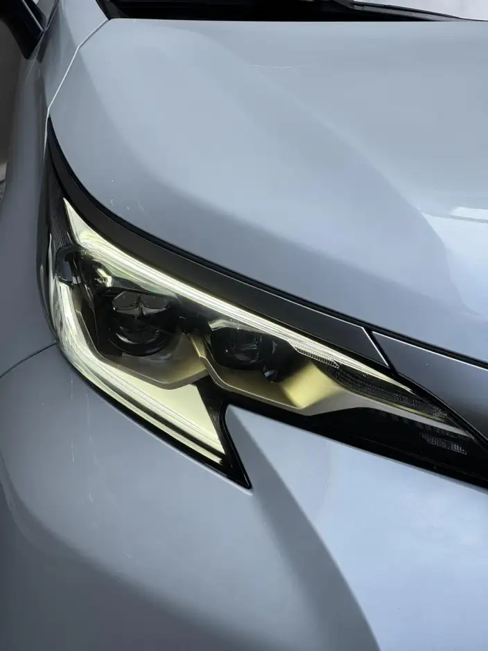 Toyota Sienna 2023 Model Hybrid 2.5L Platinum edition – фото 8