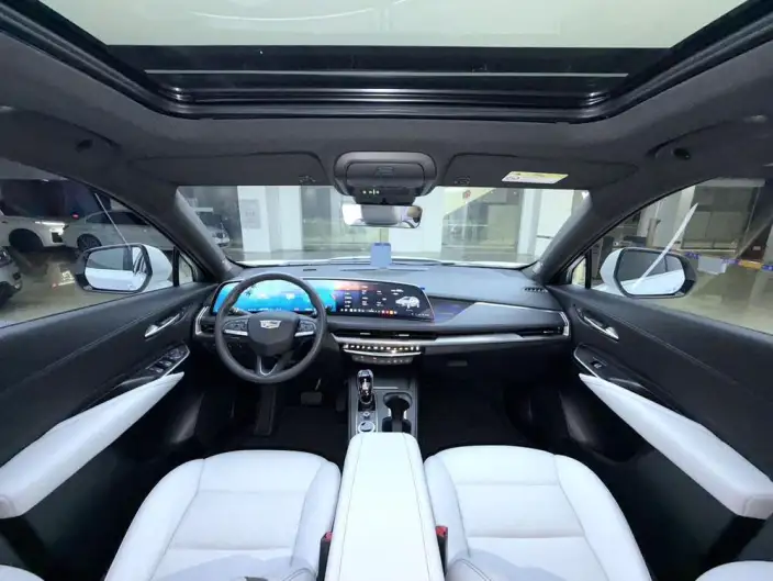 Cadillac XT4 2024 Model Facelift 28T 2WD Noble Model – фото 6