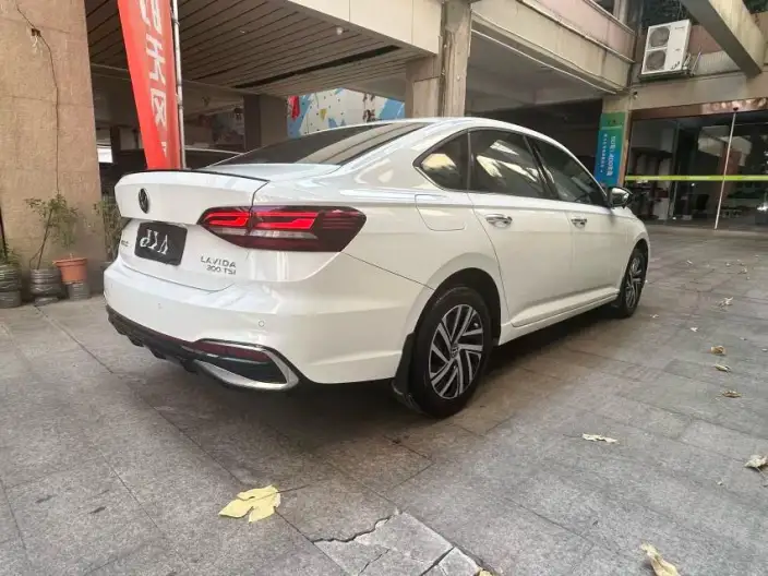 Volkswagen Lavida 2024 Model 300TSI DSG Starry Sky Leading Edition – фото 5
