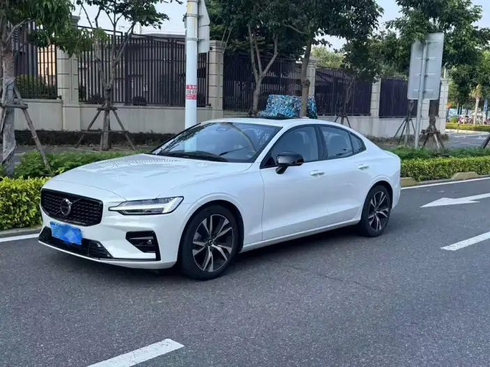 Volvo S60 2024 Model B5 Smart Elegance Sports Edition