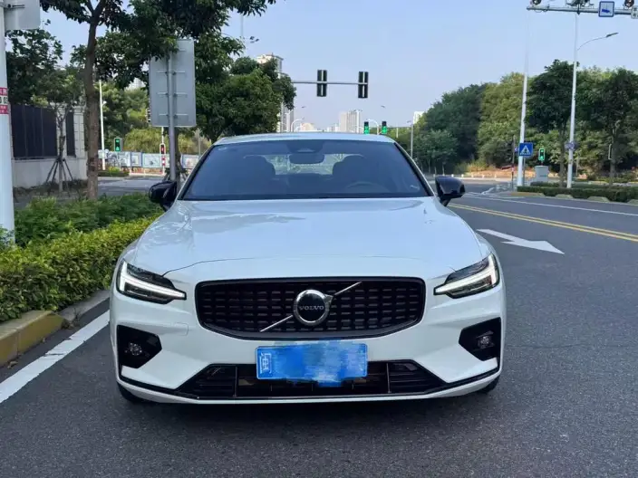 Volvo S60 2024 Model B5 Smart Elegance Sports Edition