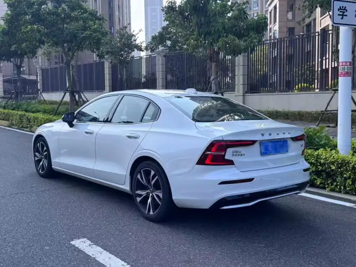 Volvo S60 2024 Model B5 Smart Elegance Sports Edition