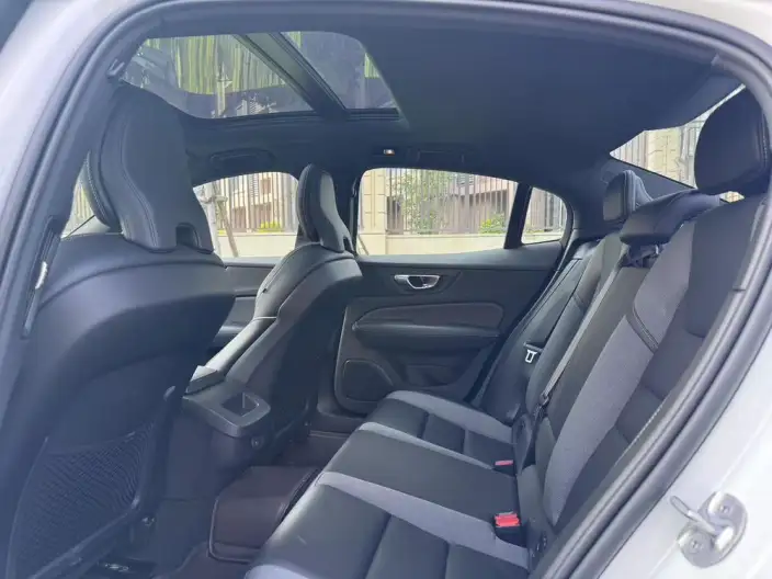 Volvo S60 2024 Model B5 Smart Elegance Sports Edition – фото 9
