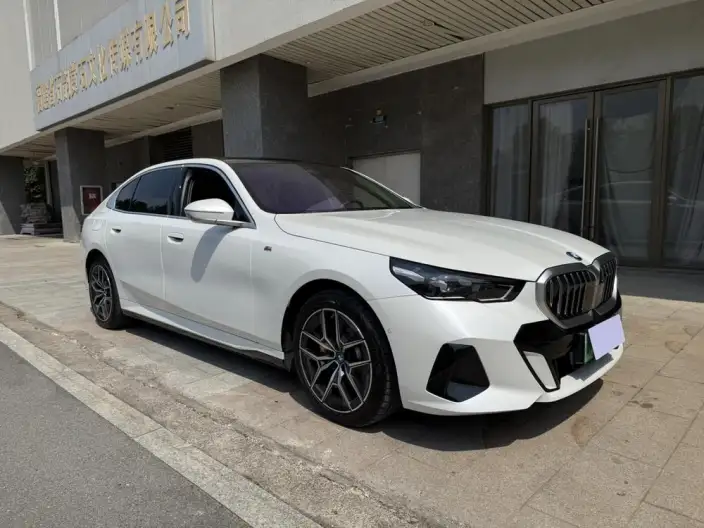 BMW i5 2024 Model eDrive35L Exclusive Model M Sports Set – фото 3