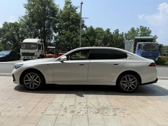 BMW i5 2024 Model eDrive35L Exclusive Model M Sports Set – фото 4