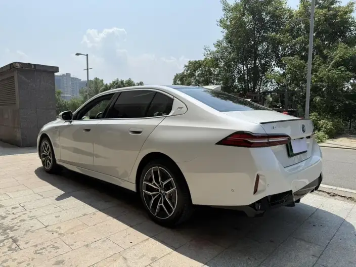BMW i5 2024 Model eDrive35L Exclusive Model M Sports Set – фото 5