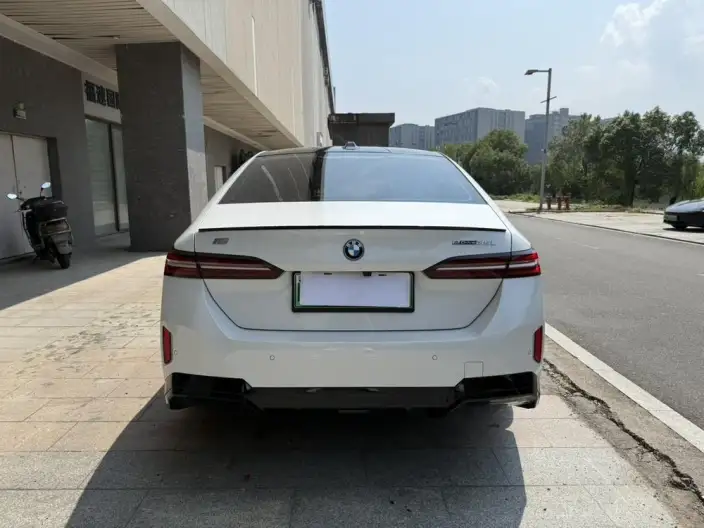 BMW i5 2024 Model eDrive35L Exclusive Model M Sports Set – фото 6