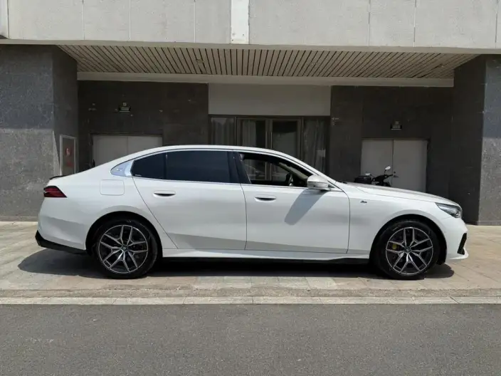 BMW i5 2024 Model eDrive35L Exclusive Model M Sports Set – фото 8