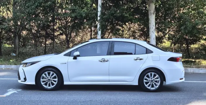 Toyota Corolla 2023 Model Intelligent Hybrid 1.8L E-CVT Elite Edition – фото 3
