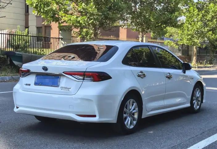 Toyota Corolla 2023 Model Intelligent Hybrid 1.8L E-CVT Elite Edition – фото 6