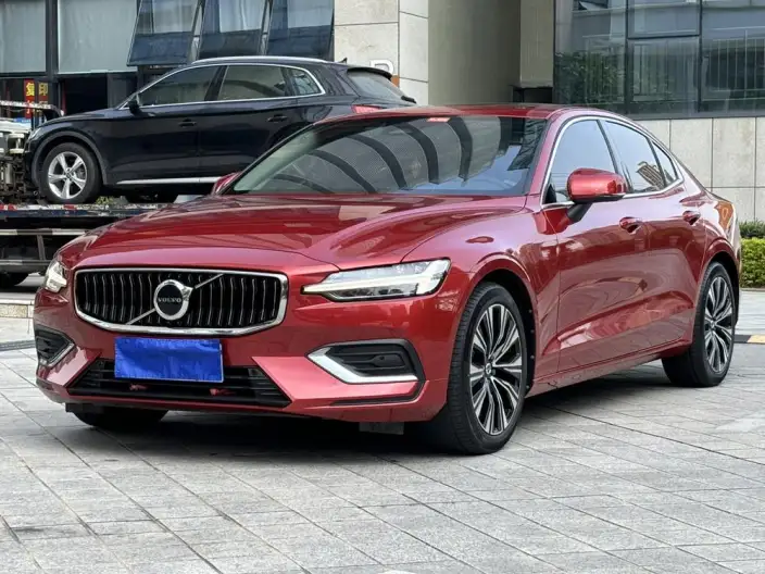 Volvo S60 2023 Model B4 Smart Range Deluxe Edition – фото 1
