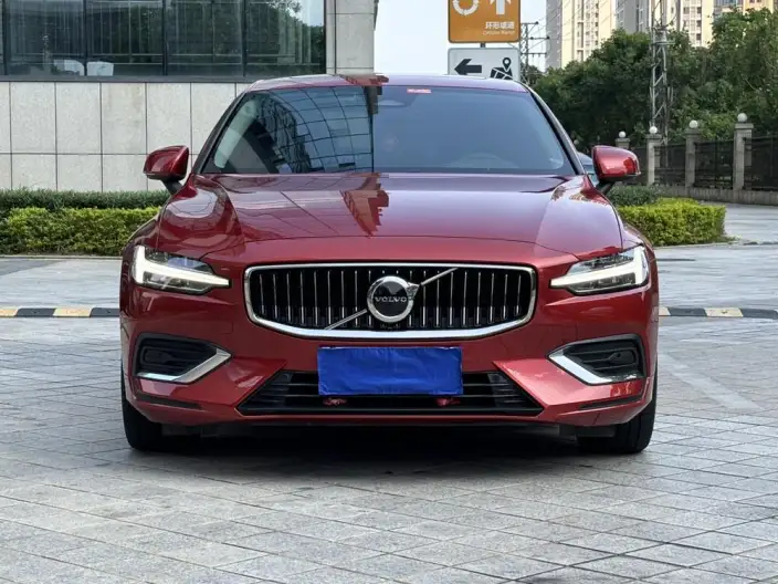 Volvo S60 2023 Model B4 Smart Range Deluxe Edition – фото 2