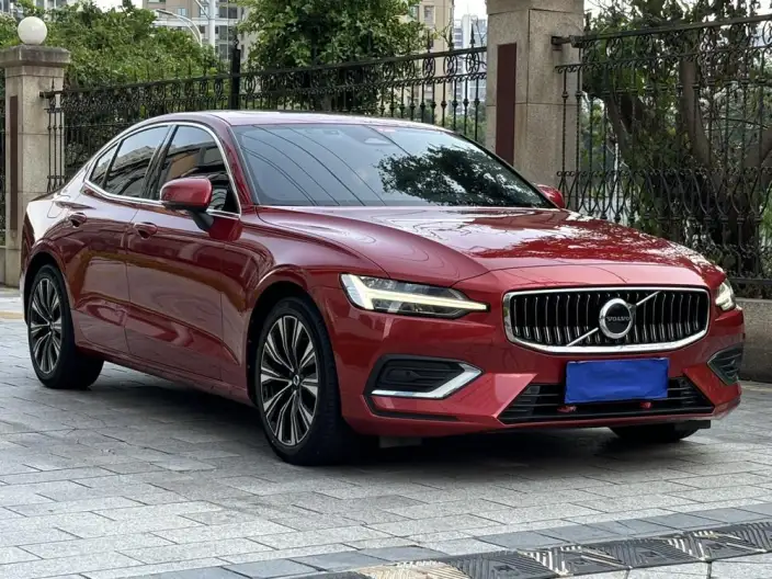 Volvo S60 2023 Model B4 Smart Range Deluxe Edition – фото 3