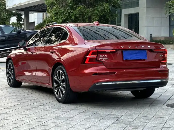 Volvo S60 2023 Model B4 Smart Range Deluxe Edition – фото 4
