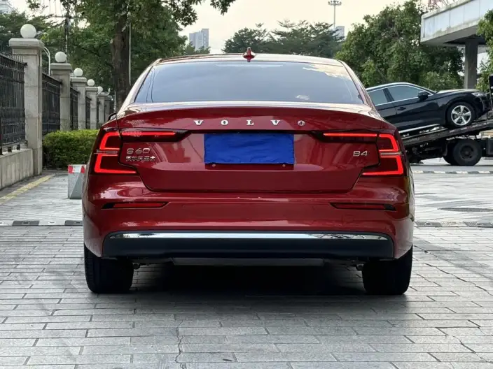 Volvo S60 2023 Model B4 Smart Range Deluxe Edition – фото 5