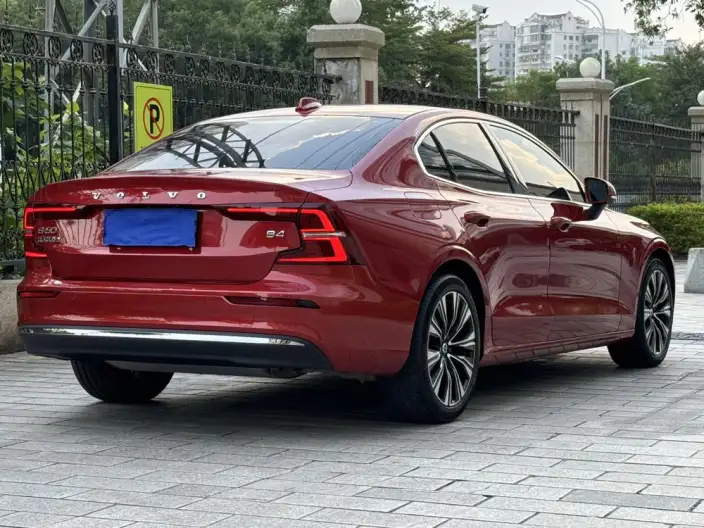 Volvo S60 2023 Model B4 Smart Range Deluxe Edition – фото 6