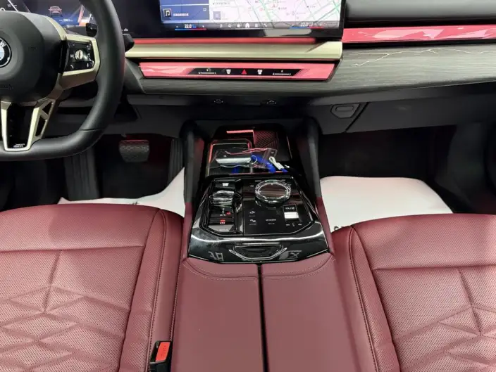 BMW 5 Series 2026 Model 530Li Exclusive Model M Sports Set – фото 9