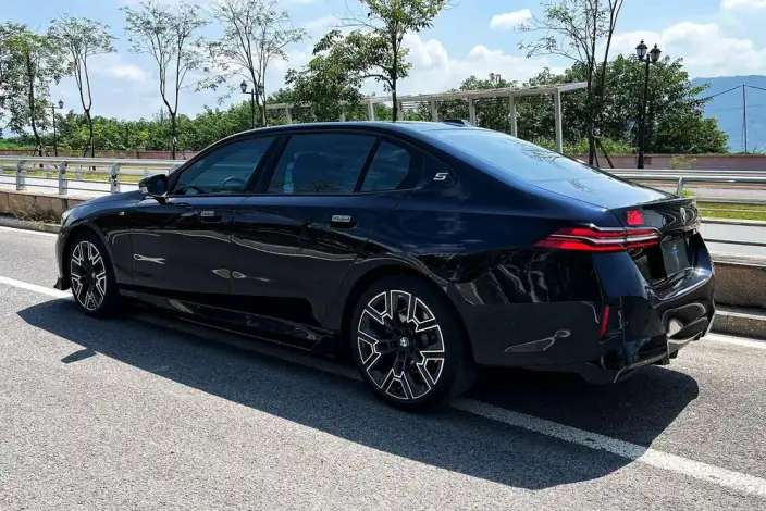 BMW 5 Series 2024 Model 530Li Exclusive Model M Sports Set – фото 3