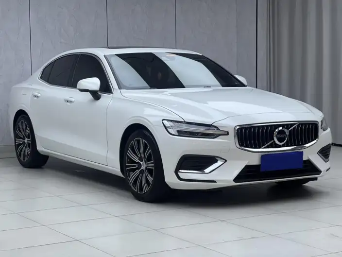 Volvo S60 2022 Model B4 Smart Range Deluxe Edition