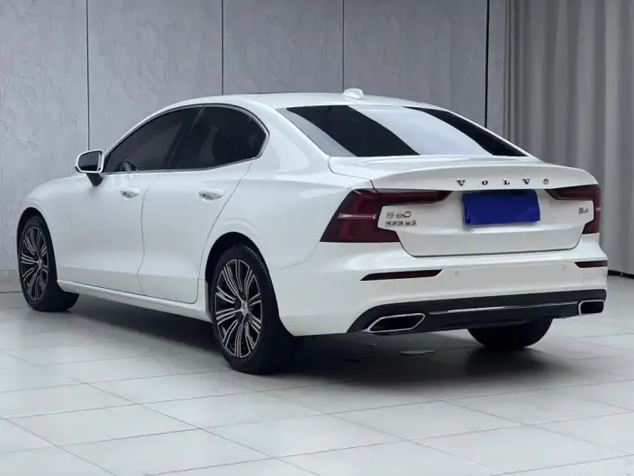 Volvo S60 2022 Model B4 Smart Range Deluxe Edition