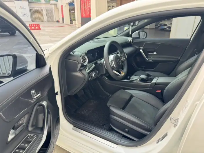 Mercedes-Benz A-class 2022 Model Facelift II A 200 L Sports sedan Fashion Edition – фото 10