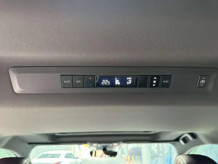 Granvia 2024 Model Intelligent Hybrid 2.5L 4WD Noble PLUS Edition – фото 9