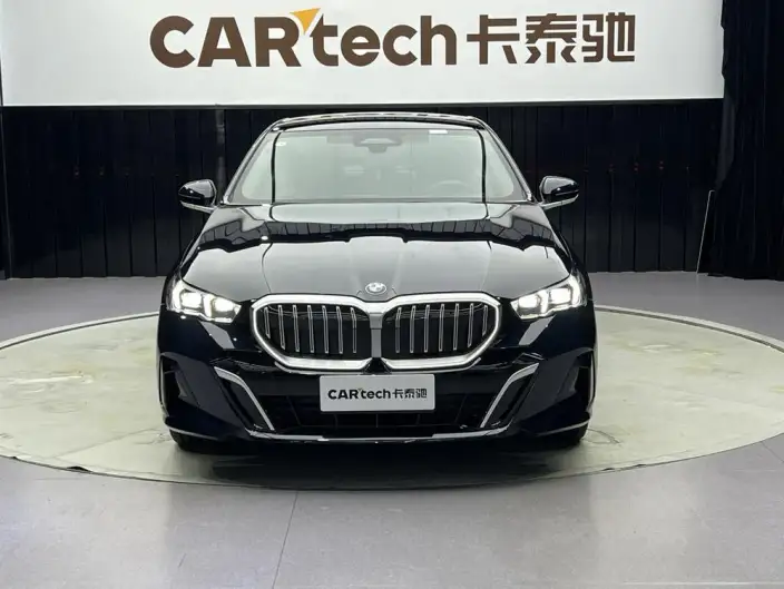 BMW 5 Series 2025 Model 530Li Exclusive Model M Sports Set – фото 2