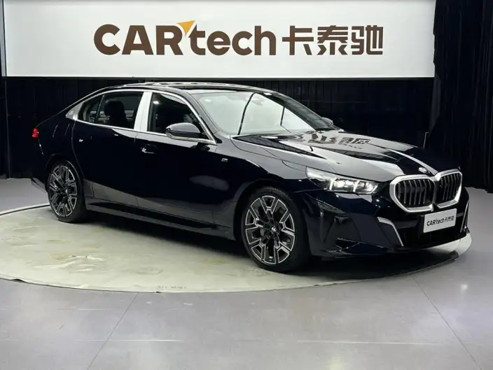 BMW 5 Series 2025 Model 530Li Exclusive Model M Sports Set – фото 3