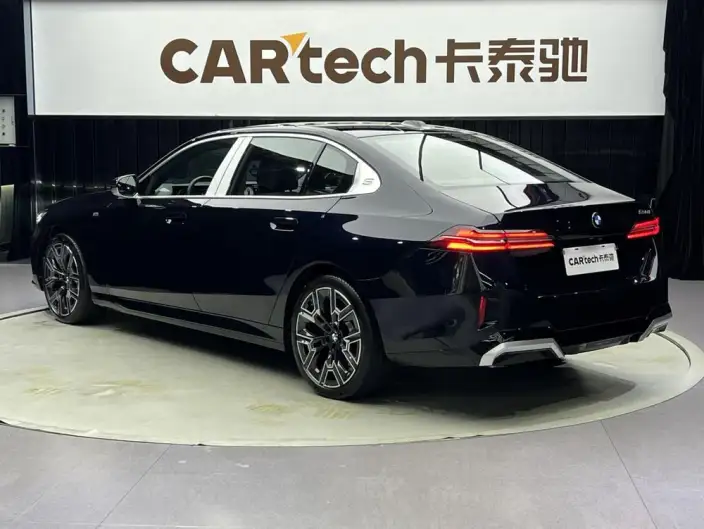 BMW 5 Series 2025 Model 530Li Exclusive Model M Sports Set – фото 5