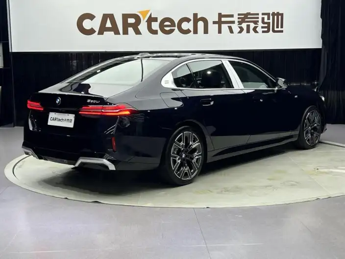 BMW 5 Series 2025 Model 530Li Exclusive Model M Sports Set – фото 6