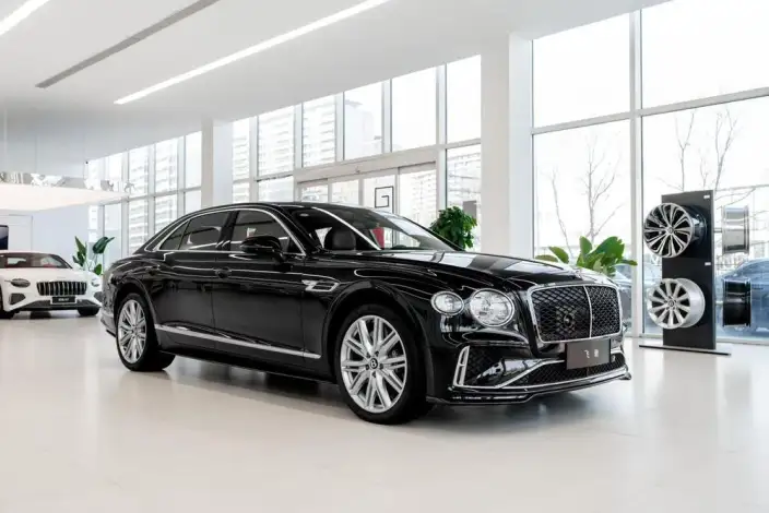 Bentley Flying Spur 2026 Model 4.0T V8 Standard Edition