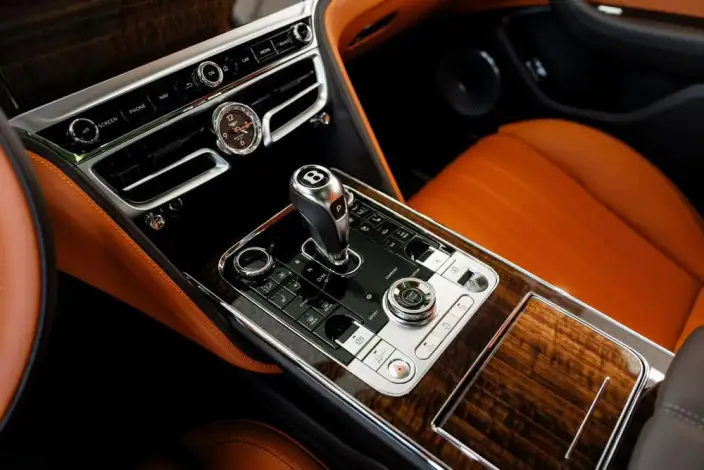 Bentley Flying Spur 2026 Model 4.0T V8 Standard Edition – фото 8