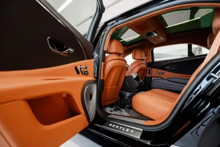 Bentley Flying Spur 2026 Model 4.0T V8 Standard Edition – фото 9
