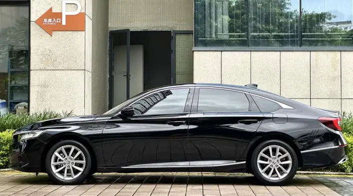 Honda Accord 2022 Model 260TURBO Deluxe Edition – фото 3