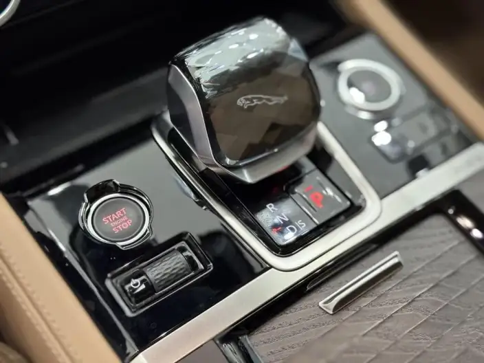 Jaguar XFL 2025 Model 2.0T P250 2WD Exclusive Deluxe Edition – фото 8