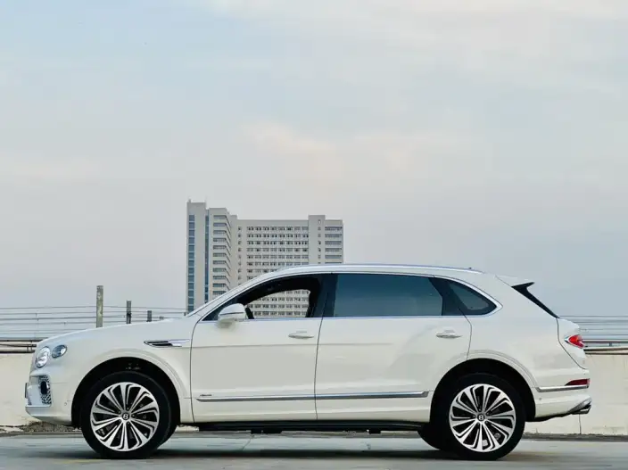 Bentayga 2023 Model 4.0T V8 Long wheelbase Yadu Edition