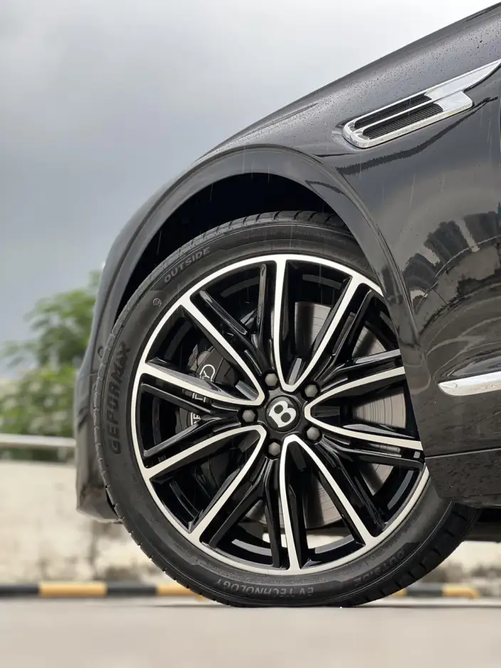 Continental Flying Spur 2024 Model 4.0T V8 Standard Edition – фото 9
