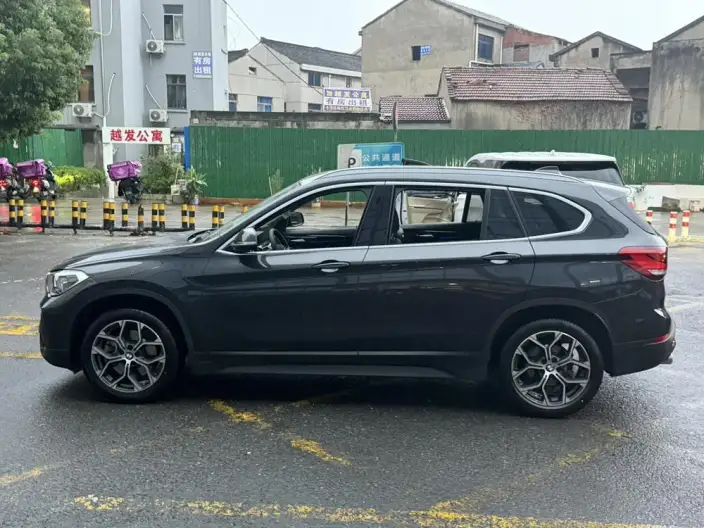 BMW X1 2022 Model sDrive25Li Leading Model – фото 3
