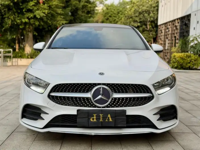 Mercedes-Benz A-class 2020 Model Facelift A 180 L Sports sedan – фото 2