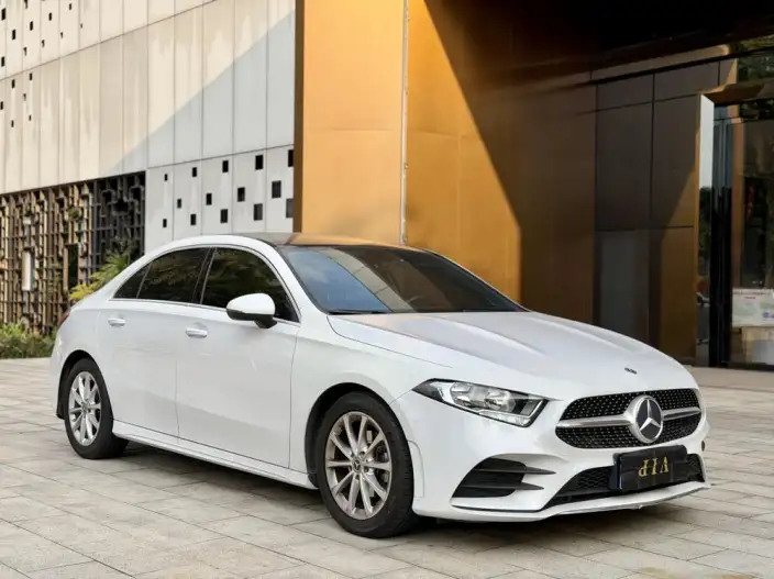 Mercedes-Benz A-class 2020 Model Facelift A 180 L Sports sedan – фото 3