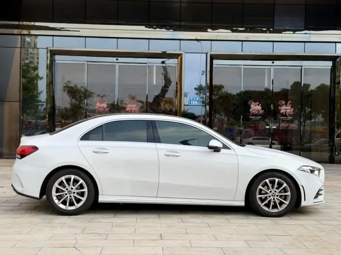 Mercedes-Benz A-class 2020 Model Facelift A 180 L Sports sedan – фото 8